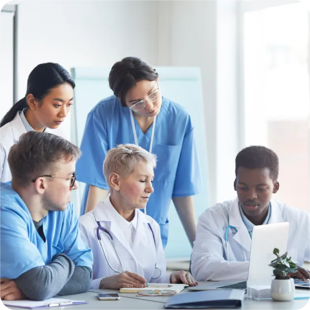 Ceo com um óculos futurístico