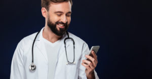 Conheça os melhores aplicativos para médicos
